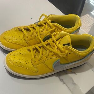 Nike diamond mens Bright Yellow and Silver Sneakers